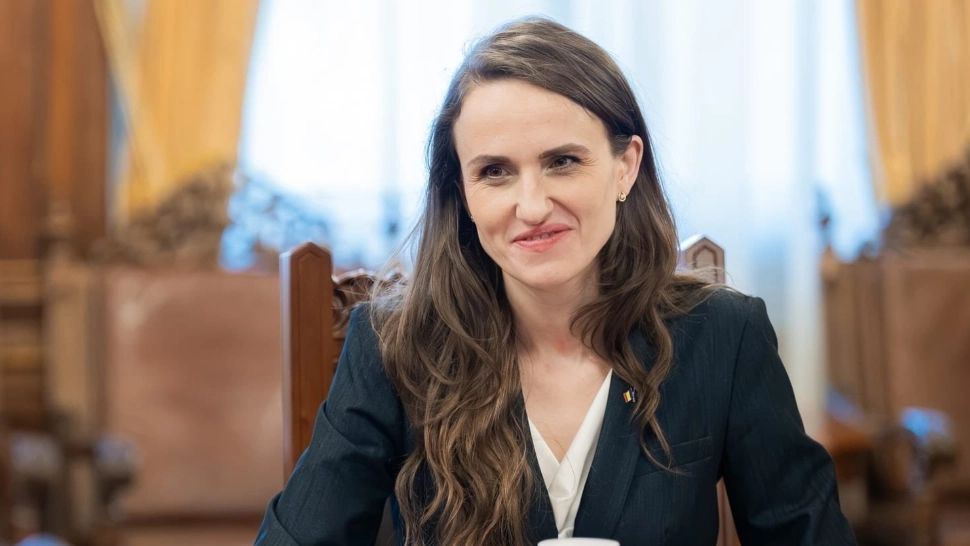 Oana Țoiu, convorbire telefonică cu ministrul de Externe al Pakistanului pe tema negocierilor de la Islamabad