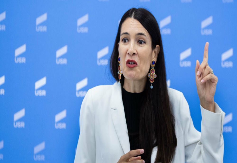 Război în Consiliul Local pe buget. Clotilde Armand: "Închid primăria! Nu am bani de pază și internet" | Consilier: Ipocrizie! Primarul-scandal lovește din nou