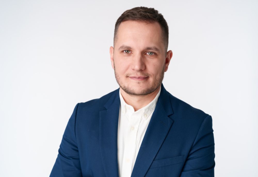 PREFECTUL CAPITALEI DECIDE DACĂ ÎNCHIDE ȘCOLILE SAU NU: „ANALIZĂM VARIANTA SISTEMULUI HIBRID, LA ȘCOLI, PENTRU ZILELE CU VREME SEVERĂ”