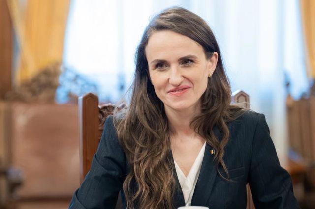 Oana Țoiu, convorbire telefonică cu ministrul de Externe al Pakistanului pe tema negocierilor de la Islamabad